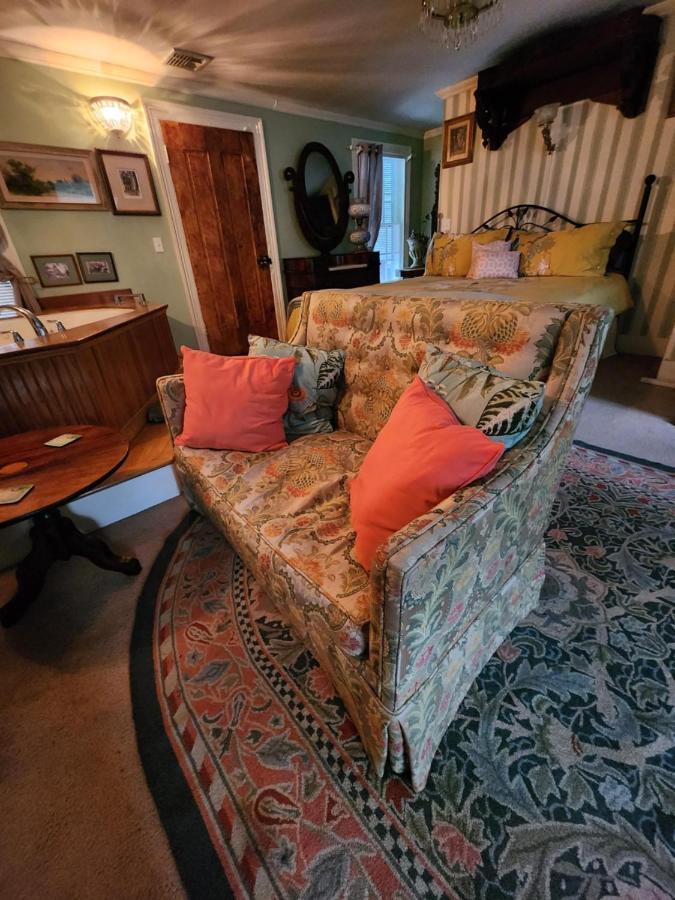 ميستيك House Of 1833 Bed And Breakfast المظهر الخارجي الصورة